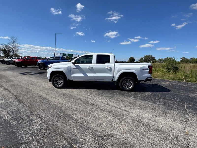 Chevrolet Colorado Vehicle Full-screen Gallery Image 2
