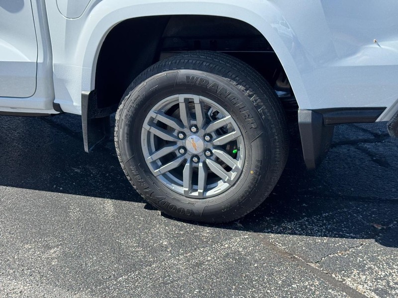 Chevrolet Colorado Vehicle Full-screen Gallery Image 4