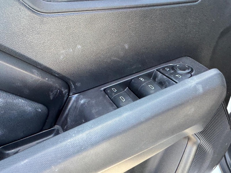 Chevrolet Colorado Vehicle Full-screen Gallery Image 11