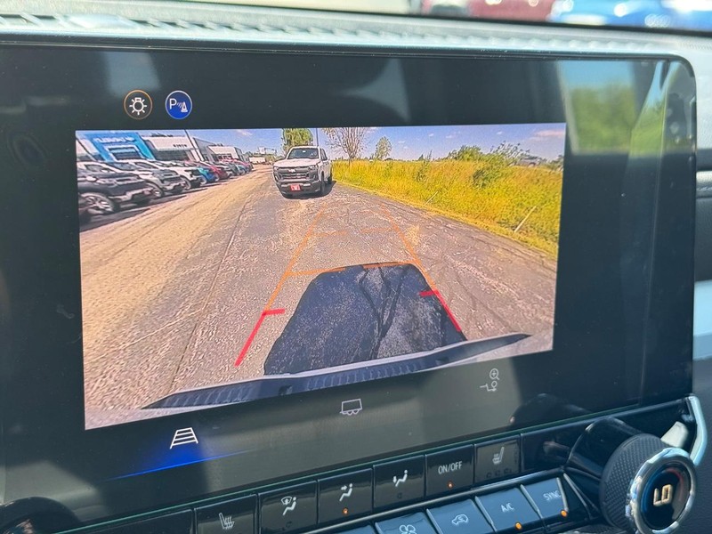 Chevrolet Colorado Vehicle Full-screen Gallery Image 16