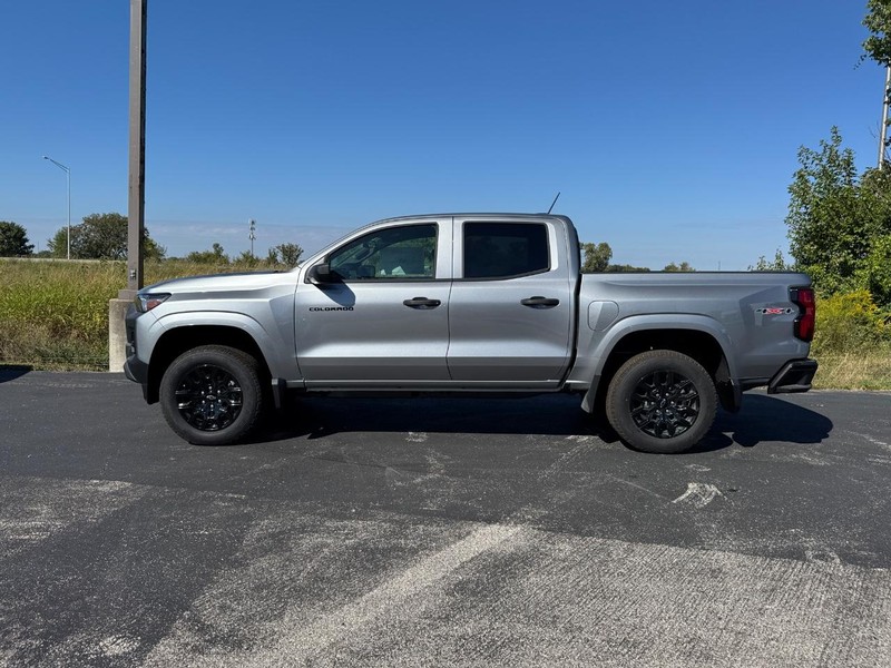 Chevrolet Colorado Vehicle Full-screen Gallery Image 2