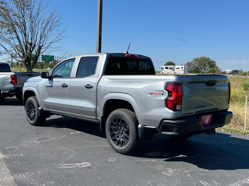 Chevrolet Colorado Vehicle Full-screen Gallery Image 3