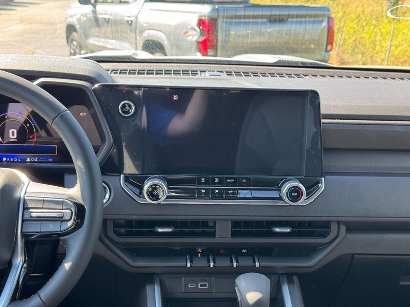 Chevrolet Colorado Vehicle Full-screen Gallery Image 8