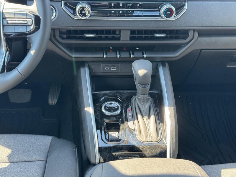 Chevrolet Colorado Vehicle Full-screen Gallery Image 9