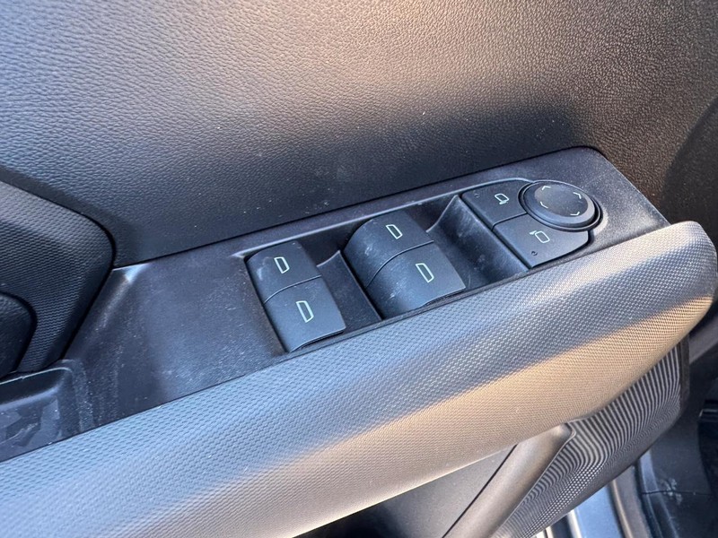 Chevrolet Colorado Vehicle Full-screen Gallery Image 11