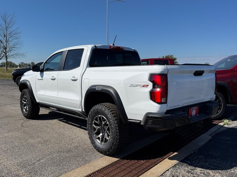 Chevrolet Colorado Vehicle Full-screen Gallery Image 3