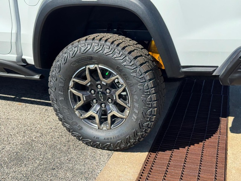 Chevrolet Colorado Vehicle Full-screen Gallery Image 4