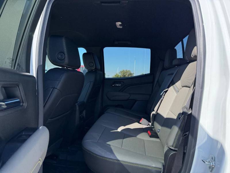 Chevrolet Colorado Vehicle Full-screen Gallery Image 5