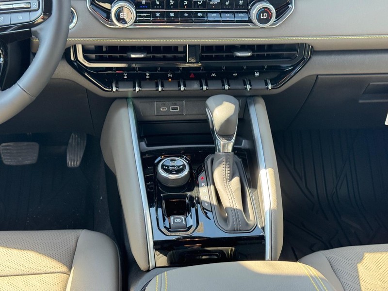 Chevrolet Colorado Vehicle Full-screen Gallery Image 9