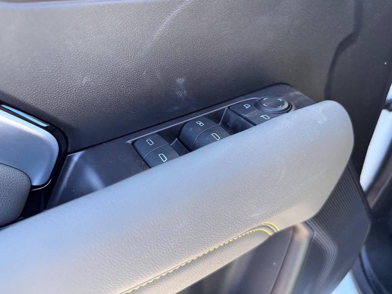 Chevrolet Colorado Vehicle Full-screen Gallery Image 11