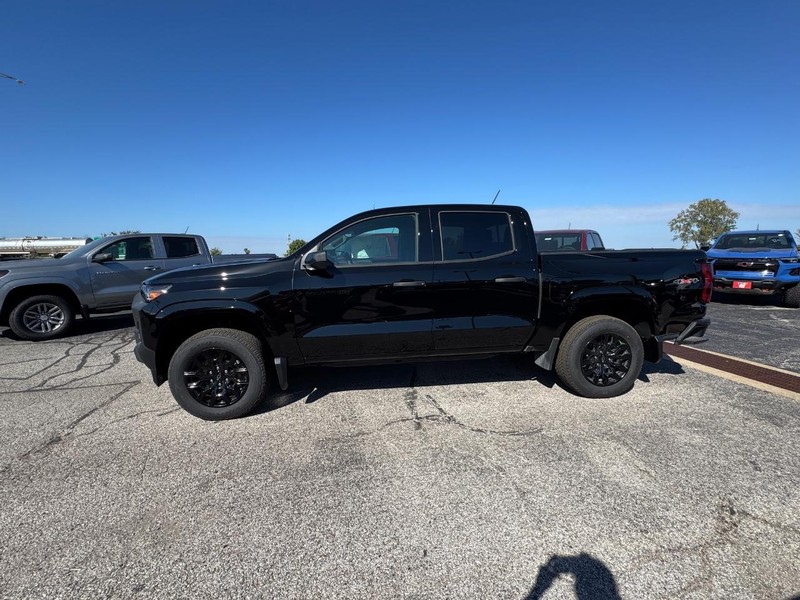 Chevrolet Colorado Vehicle Full-screen Gallery Image 2