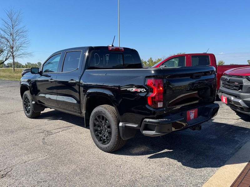 Chevrolet Colorado Vehicle Full-screen Gallery Image 3