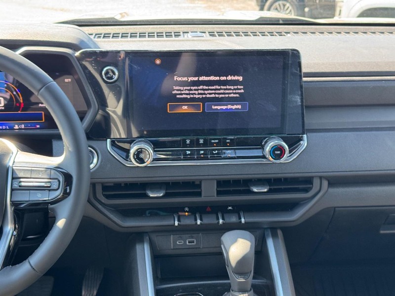 Chevrolet Colorado Vehicle Full-screen Gallery Image 8