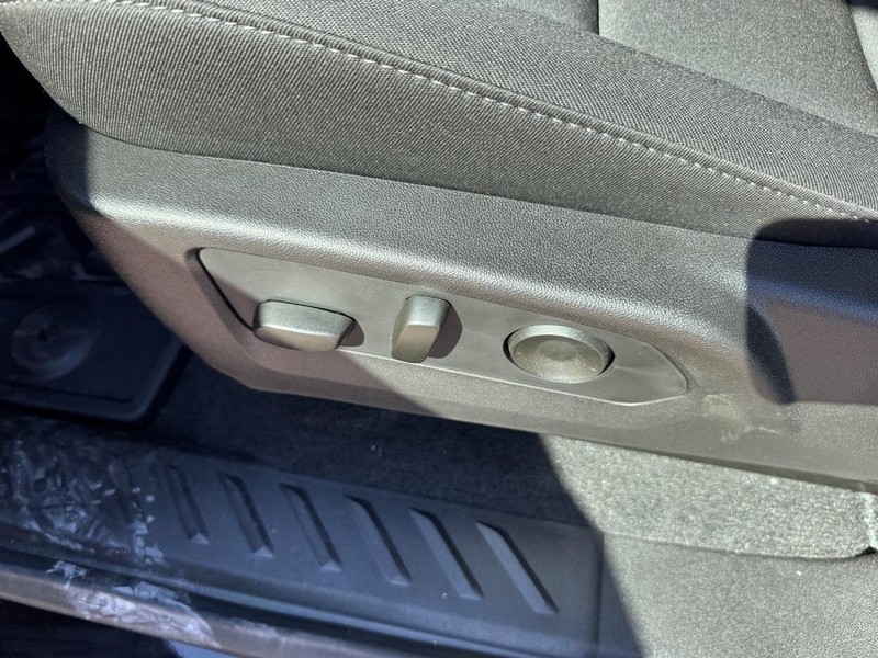 Chevrolet Colorado Vehicle Full-screen Gallery Image 10