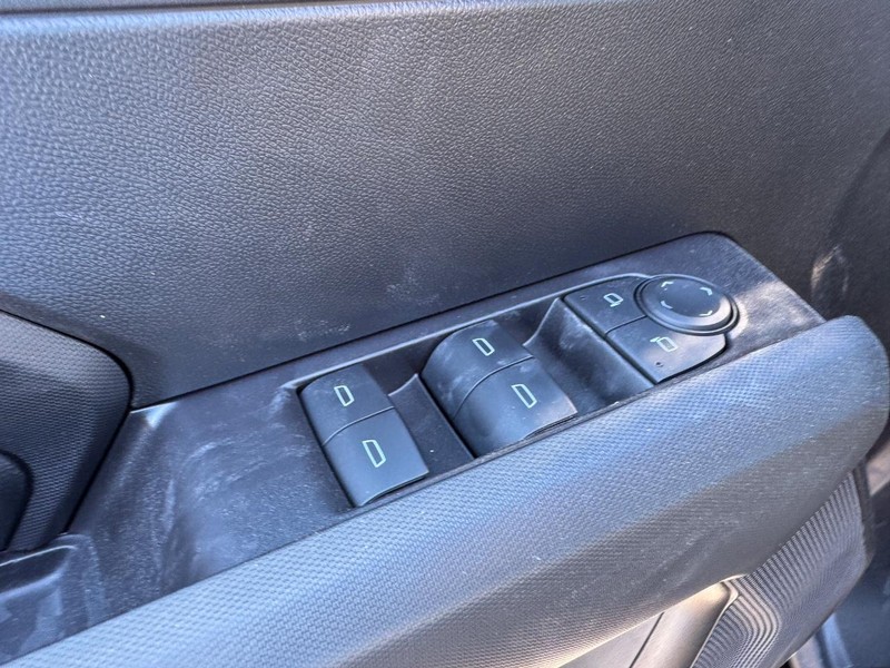 Chevrolet Colorado Vehicle Full-screen Gallery Image 11