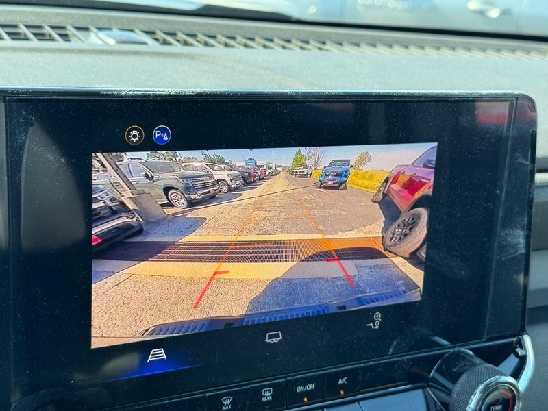 Chevrolet Colorado Vehicle Full-screen Gallery Image 15