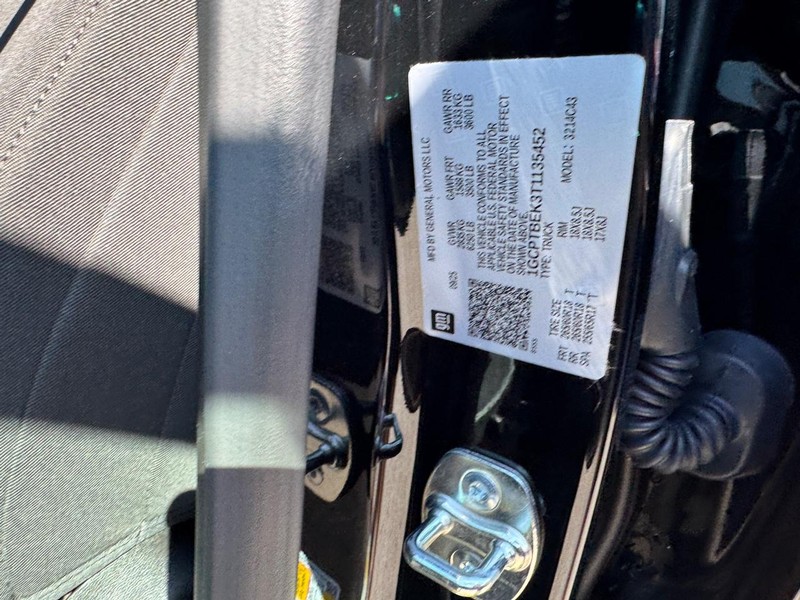 Chevrolet Colorado Vehicle Full-screen Gallery Image 16