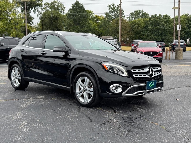 Mercedes-Benz GLA Vehicle Full-screen Gallery Image 7