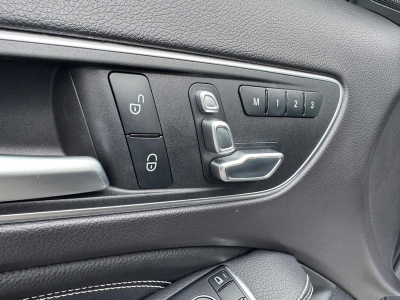 Mercedes-Benz GLA Vehicle Full-screen Gallery Image 18