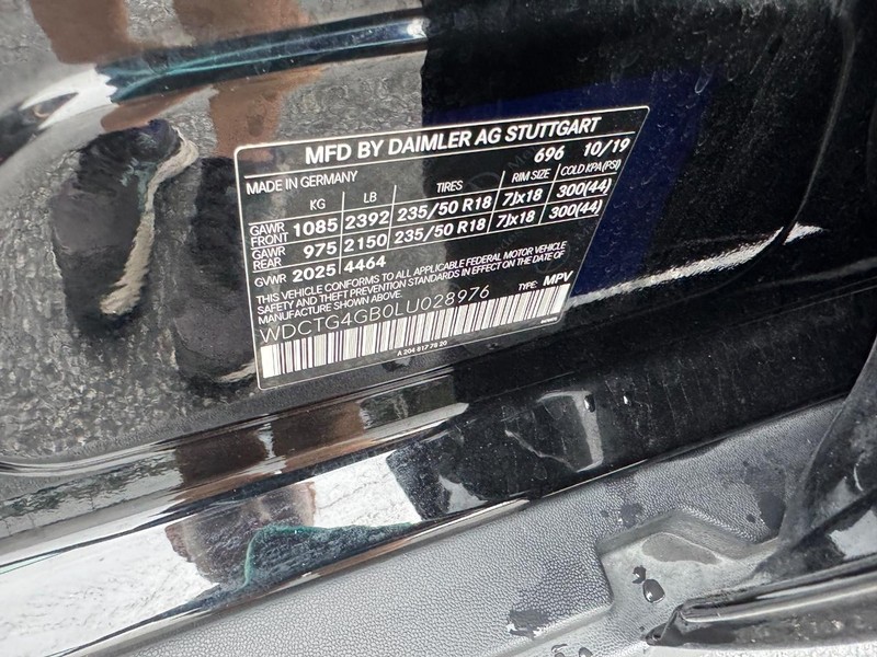 Mercedes-Benz GLA Vehicle Full-screen Gallery Image 24