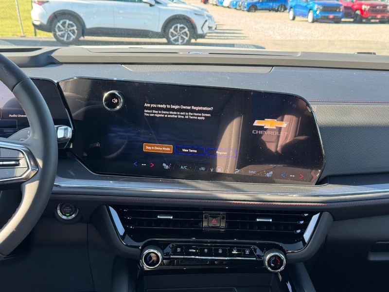 Chevrolet Suburban Vehicle Full-screen Gallery Image 12