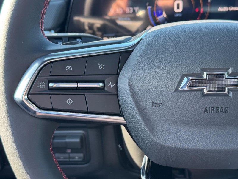 Chevrolet Suburban Vehicle Full-screen Gallery Image 18