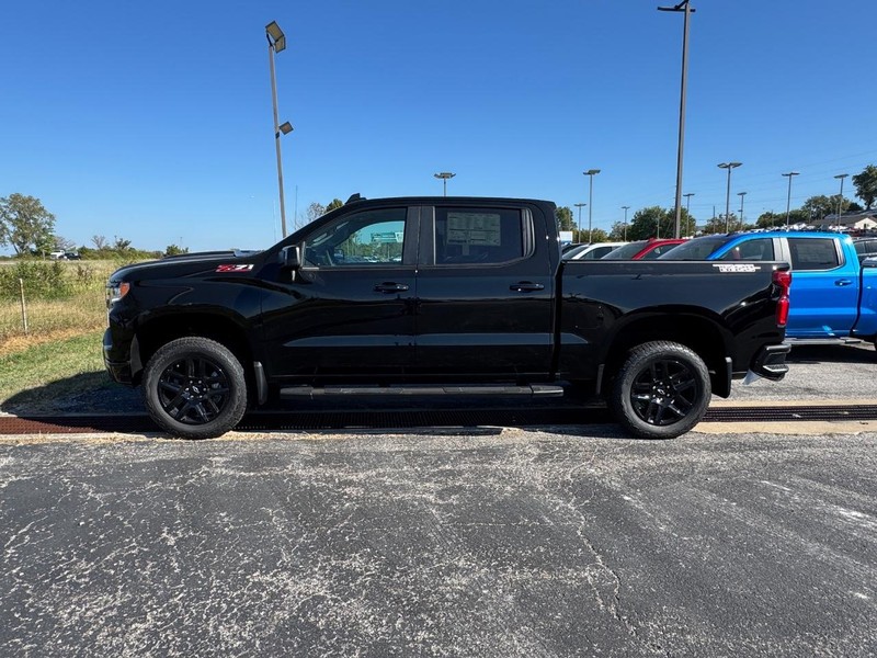 Chevrolet Silverado 1500 Vehicle Full-screen Gallery Image 2