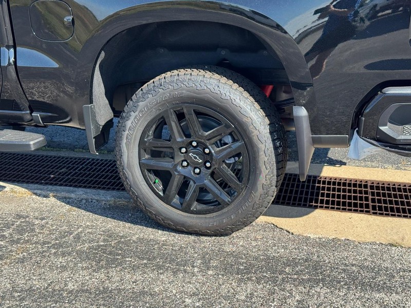 Chevrolet Silverado 1500 Vehicle Full-screen Gallery Image 4