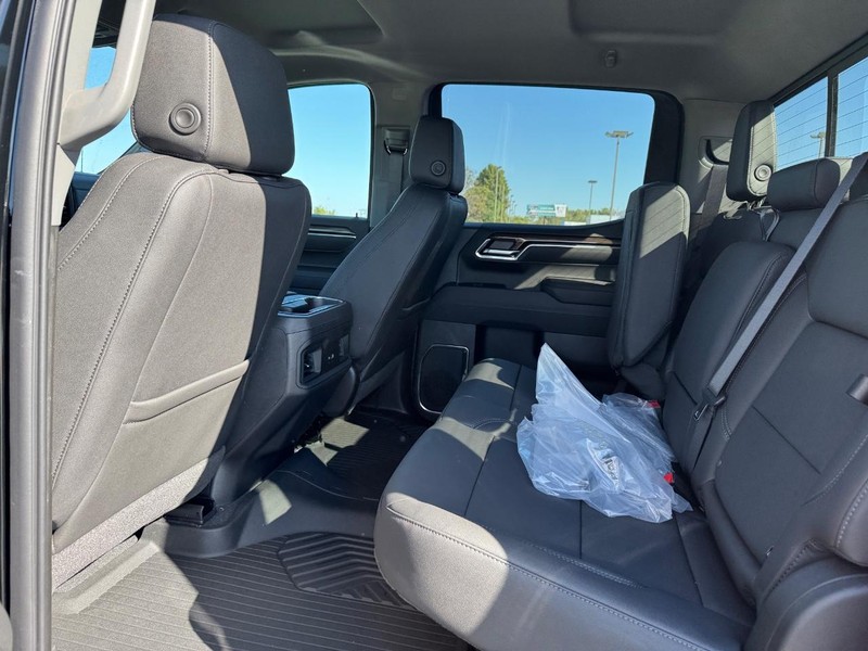 Chevrolet Silverado 1500 Vehicle Full-screen Gallery Image 5