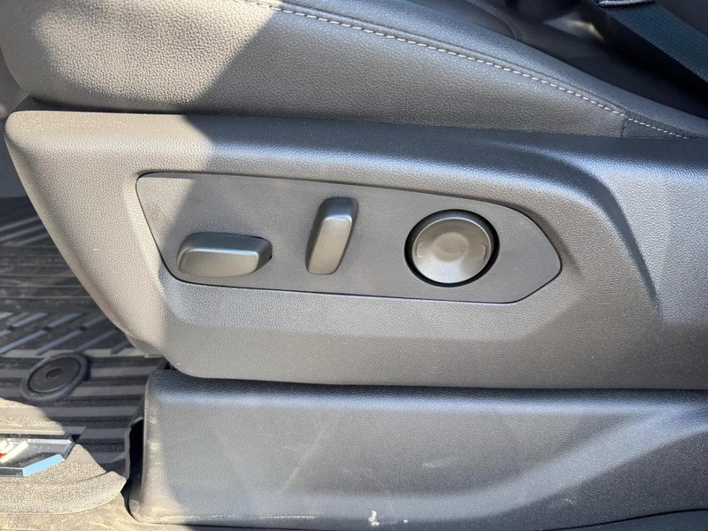 Chevrolet Silverado 1500 Vehicle Full-screen Gallery Image 10