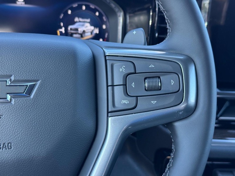 Chevrolet Silverado 1500 Vehicle Full-screen Gallery Image 14