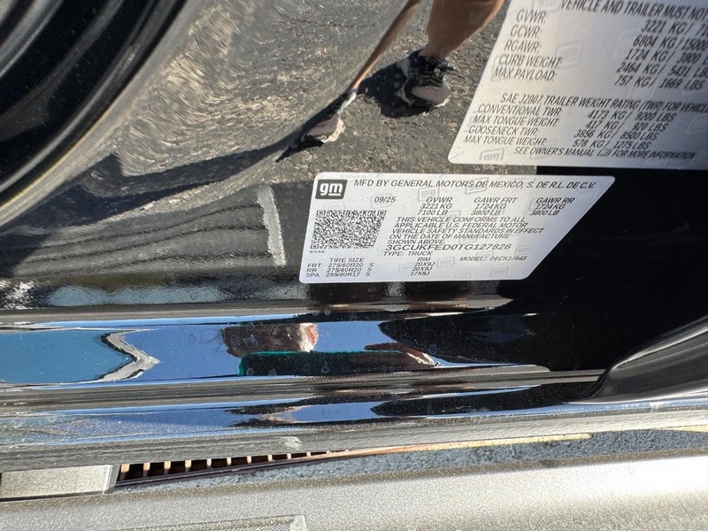 Chevrolet Silverado 1500 Vehicle Full-screen Gallery Image 17