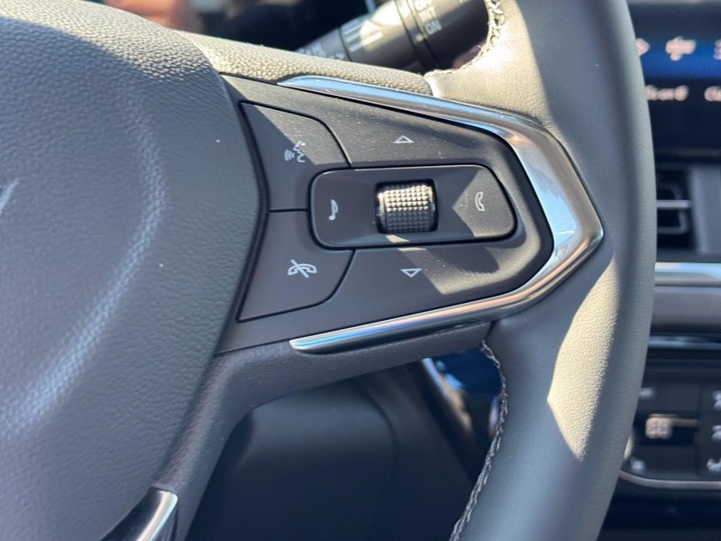 Chevrolet Trax Vehicle Full-screen Gallery Image 16