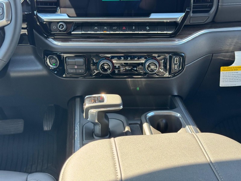 Chevrolet Silverado 1500 Vehicle Full-screen Gallery Image 9