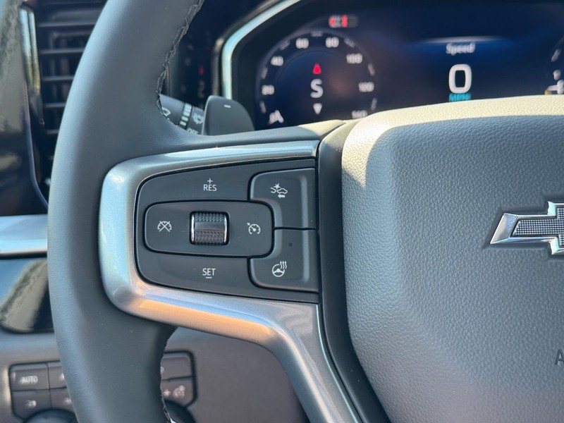 Chevrolet Silverado 1500 Vehicle Full-screen Gallery Image 13