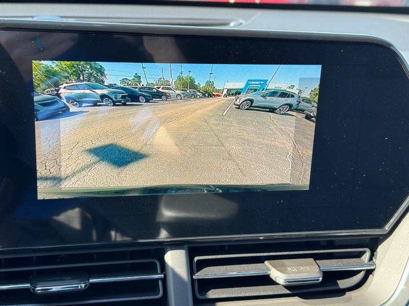 Chevrolet Trax Vehicle Full-screen Gallery Image 16