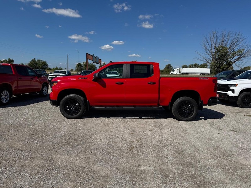 Chevrolet Silverado 1500 Vehicle Full-screen Gallery Image 2