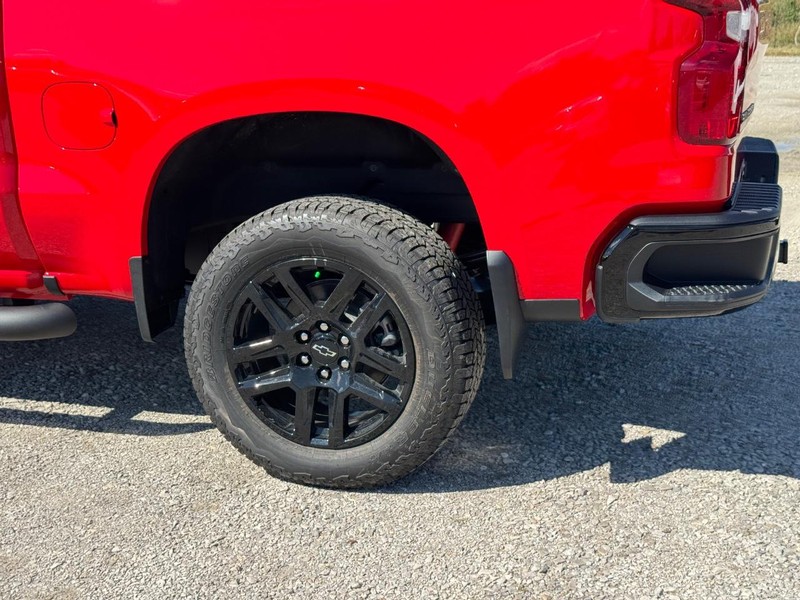 Chevrolet Silverado 1500 Vehicle Full-screen Gallery Image 4