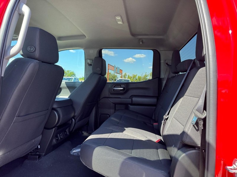 Chevrolet Silverado 1500 Vehicle Full-screen Gallery Image 5