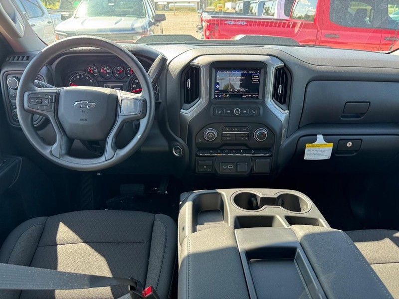 Chevrolet Silverado 1500 Vehicle Full-screen Gallery Image 6