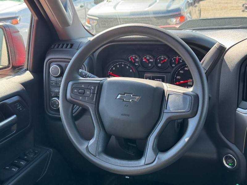 Chevrolet Silverado 1500 Vehicle Full-screen Gallery Image 7