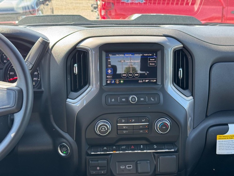 Chevrolet Silverado 1500 Vehicle Full-screen Gallery Image 8