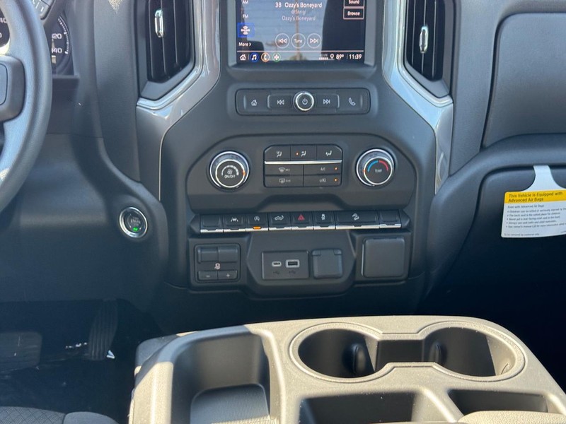 Chevrolet Silverado 1500 Vehicle Full-screen Gallery Image 9