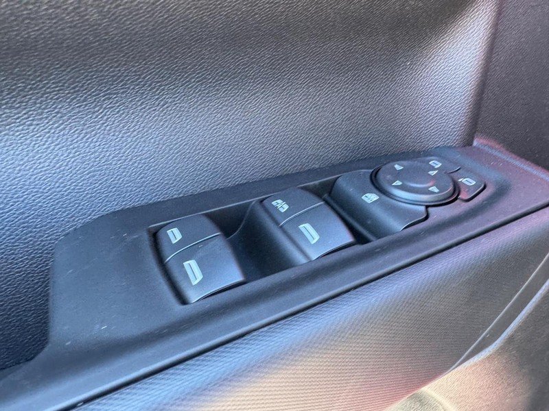 Chevrolet Silverado 1500 Vehicle Full-screen Gallery Image 11