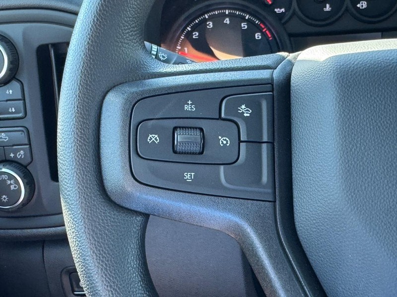 Chevrolet Silverado 1500 Vehicle Full-screen Gallery Image 13