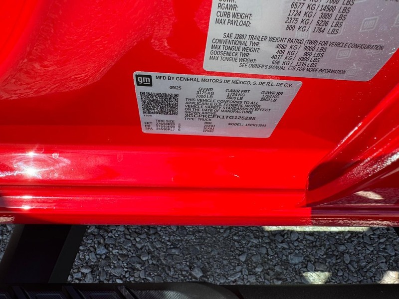 Chevrolet Silverado 1500 Vehicle Full-screen Gallery Image 16