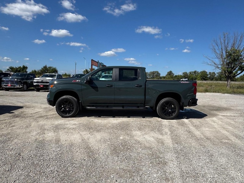 Chevrolet Silverado 1500 Vehicle Full-screen Gallery Image 2