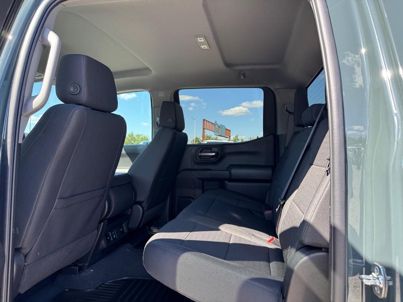 Chevrolet Silverado 1500 Vehicle Full-screen Gallery Image 5