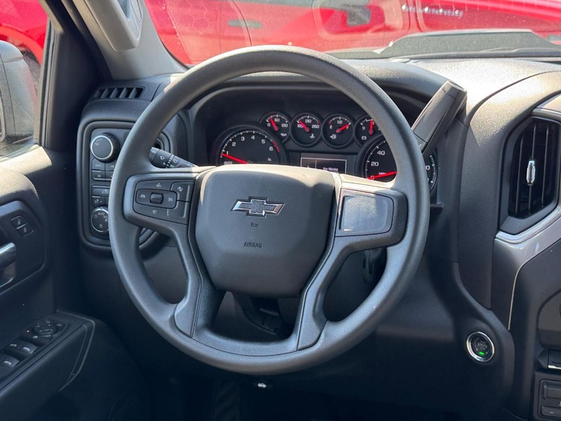 Chevrolet Silverado 1500 Vehicle Full-screen Gallery Image 7