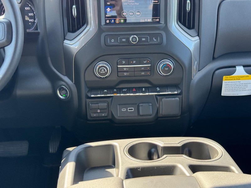 Chevrolet Silverado 1500 Vehicle Full-screen Gallery Image 9